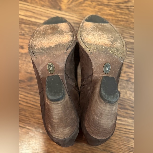 Frye Reina Dark Brown Suede Heeled Ankle Short Cowboy Boot Booties Size 7.5 - Picture 8 of 8